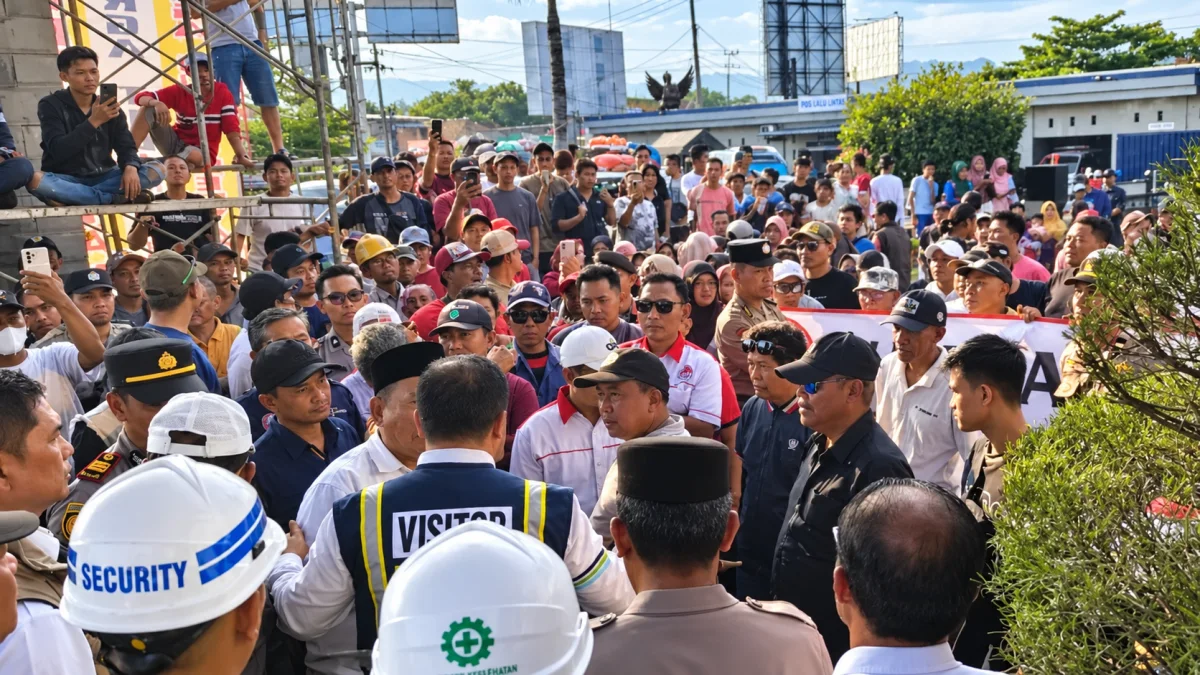 Macet Ketapang Ganggu Ekonomi Warga, ASDP Diberi Waktu 3 Hari