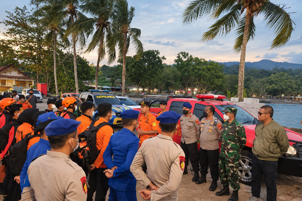 Di Tengah Status Siaga Anak Krakatau, Tim Gabungan Berpacu Cari 8 Orang di Selat Sunda