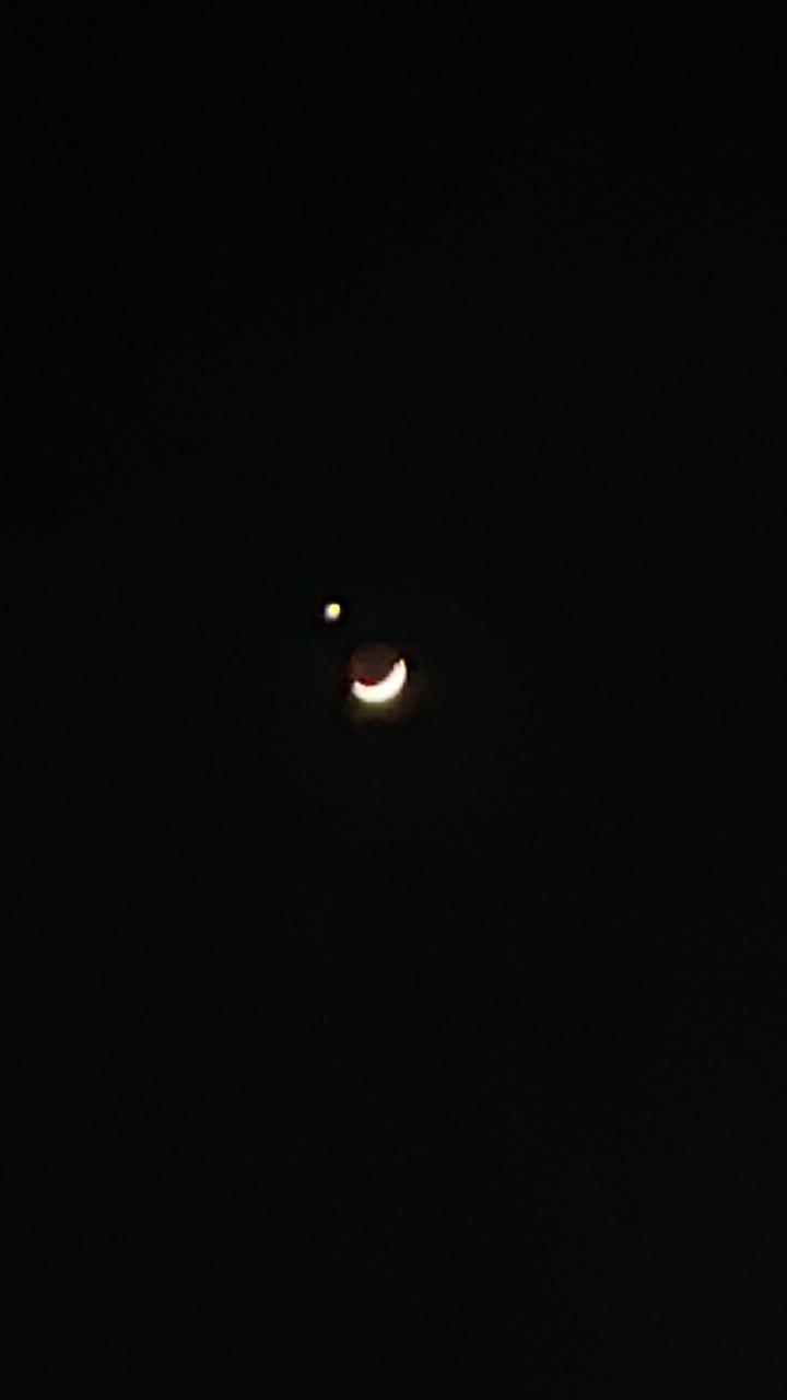 Warga Abadikan Pemandangan Langka, Venus dan Bulan Sabit Tampak Begitu Dekat