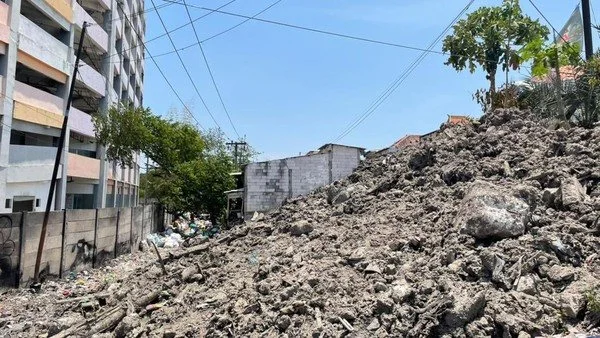 Tumpukan 60 Ton Sampah di Belakang Pasar Turi, Pemkot Surabaya dan KAI Benahi Pengawasan