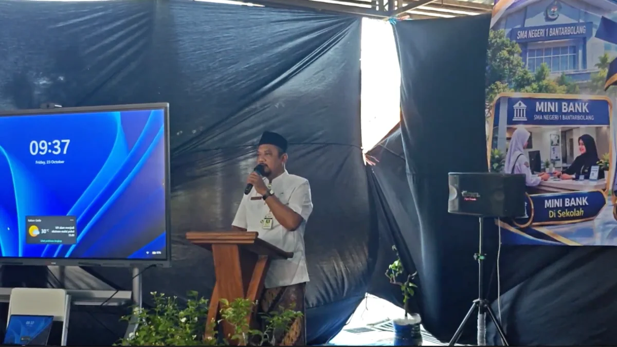 Paparan program dalam kegiatan peluncuran Sekolah MANTAP di SMAN 1 Bantarbolang.