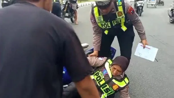 Pelajar Tabrak Polwan saat Operasi Patuh Semeru di Lumajang, Motor Tak Berpelat Nomor