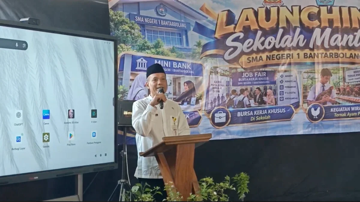 Penyampaian sambutan dalam peluncuran program Sekolah MANTAP.