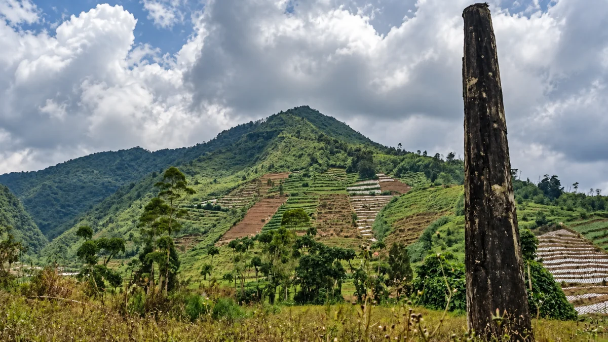 Desa yang Hilang di Balik Gunung Pengamun-amun, Kisah Leggetang yang Masih Hidup dalam Ingatan Warga